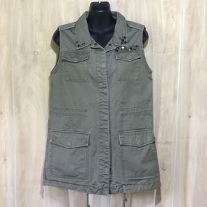 Divided women’s vest size 6